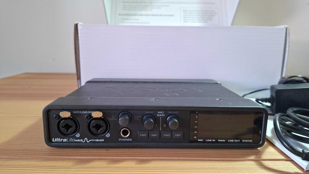 Interface de áudio MOTU UltraLite mk5 USB-C, completa com caixa original