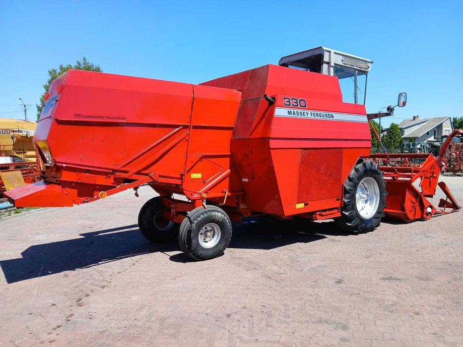 Kombajn zbożowy Massey Ferguson 330