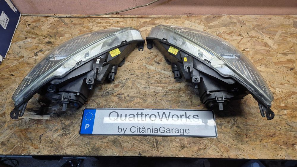 Oticas Farois Esquerdo Direito Ford Focus MK1 1998 a 2004 Originais Excelente estado
