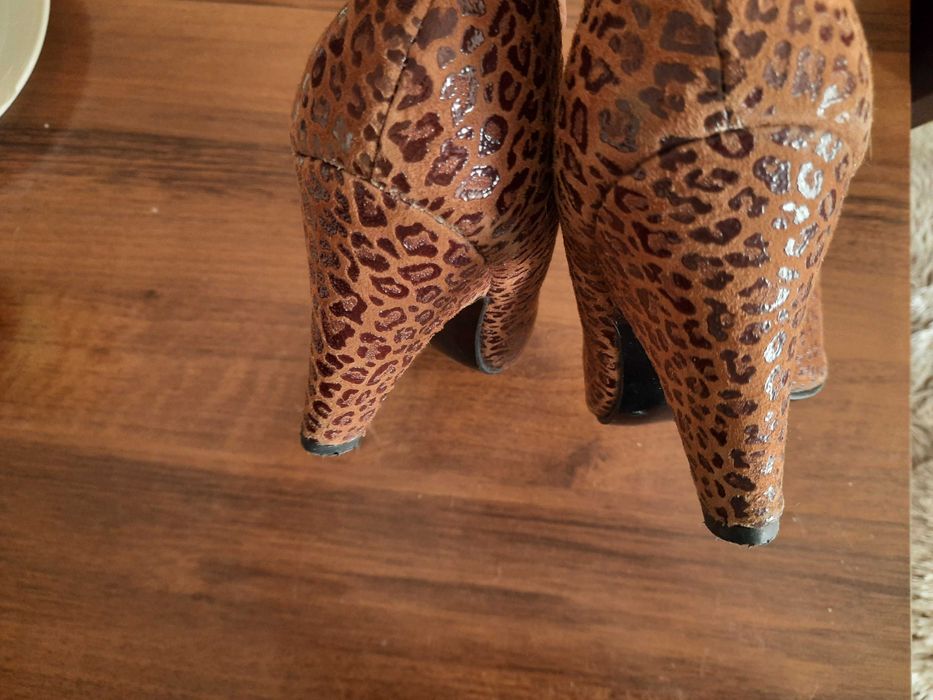 Elegancje buty panterka rozm. 38