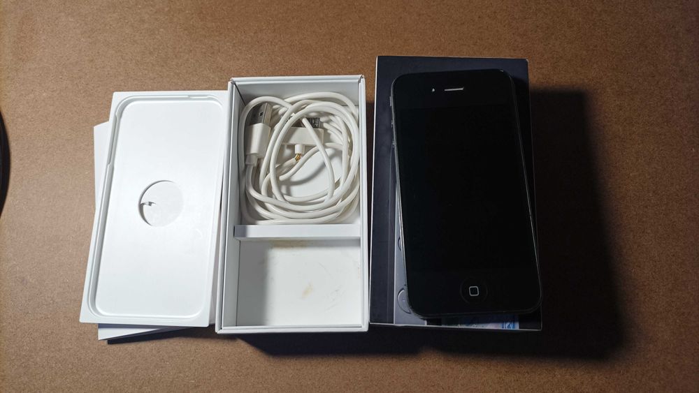 Apple iPhone 4 – Caixa original + acessórios