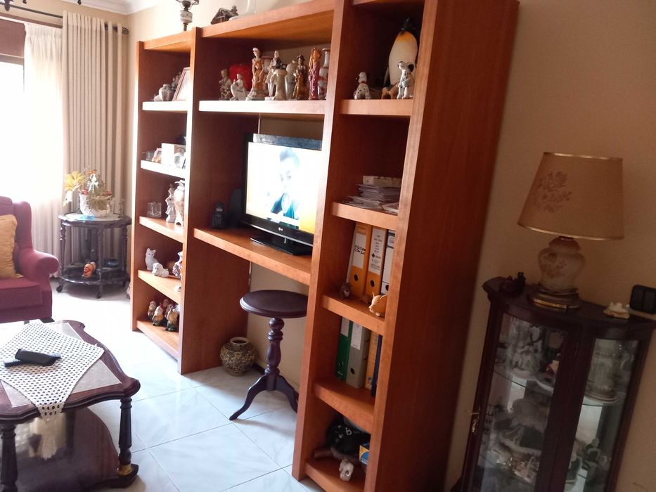Móvel de sala em madeira maciça  cerejeira