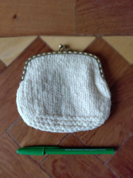 Bolsa Artesanal Lã de Ovelha Fiada e Tricotado à Mão