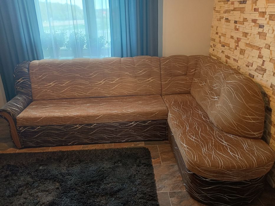 Narożnik z funkcją spania +pufy