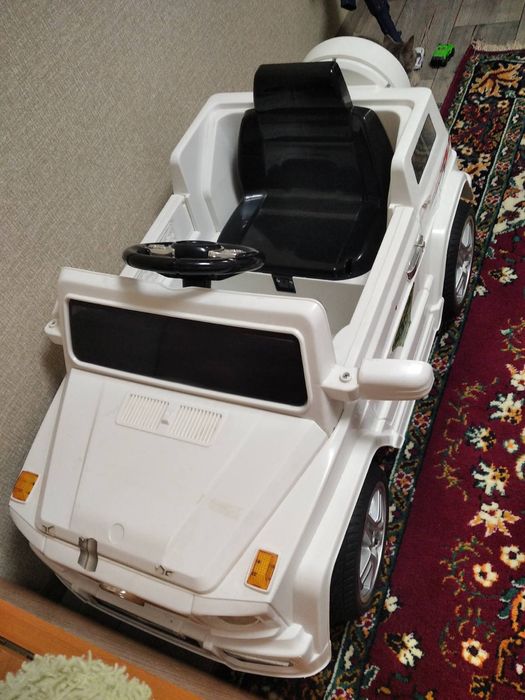 Дитяча машина на акумуляторі