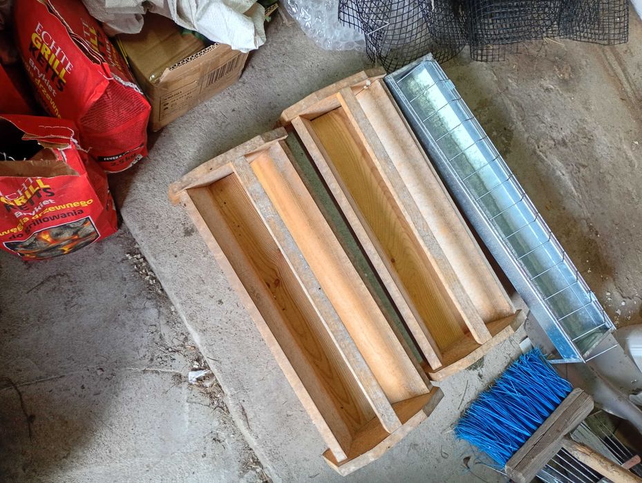 korytka do karmienia kur drewniane i metalowe