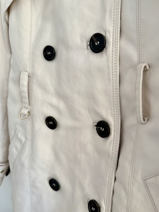 Beżowy trencz Zara