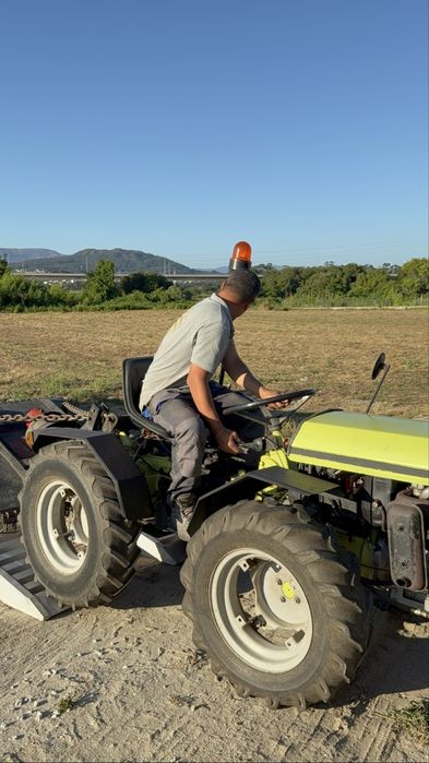 Fazemos limpeza de quintas ou terrenos com trator