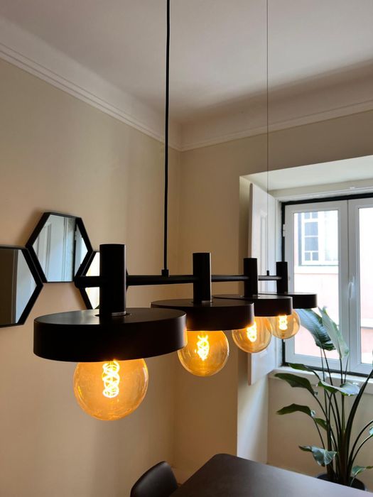 Candeeiro Suspenso Decorativo (4 Lâmpadas) – Estado Impecável