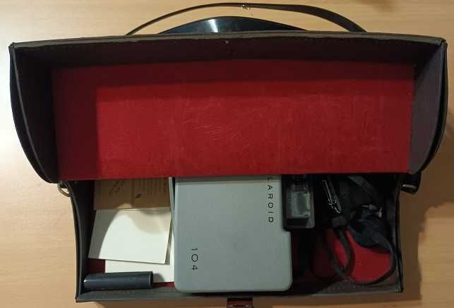 Vintage Polaroid 104 Instant Pack Film Land Camera And Flashgun