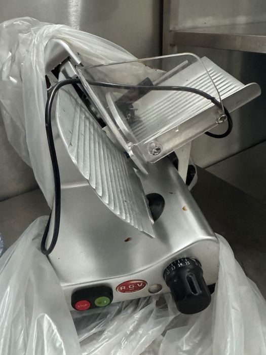 Máquina de cortar carnes