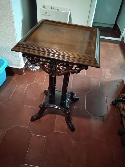 Mesa de apoio em madeira