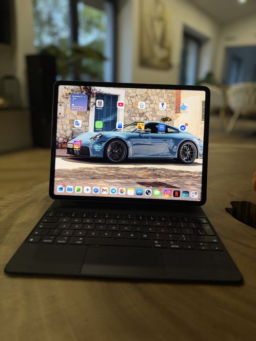 Tablet Apple iPad Pro 12,9" (6th Gen) M2 5G 12,9" 8 GB / 256 GB Szary bateria 91% + oryginalna klawiatura Apple Magic Keyboard ISO QWERTY
