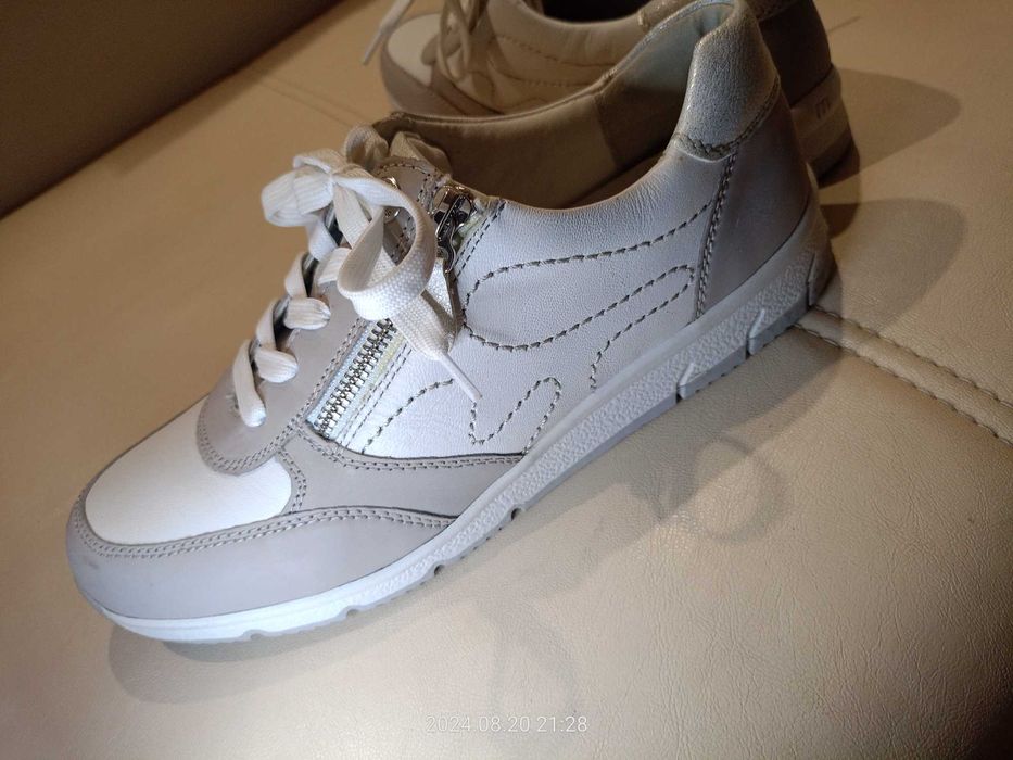 Buty z wkładką leczniczą.