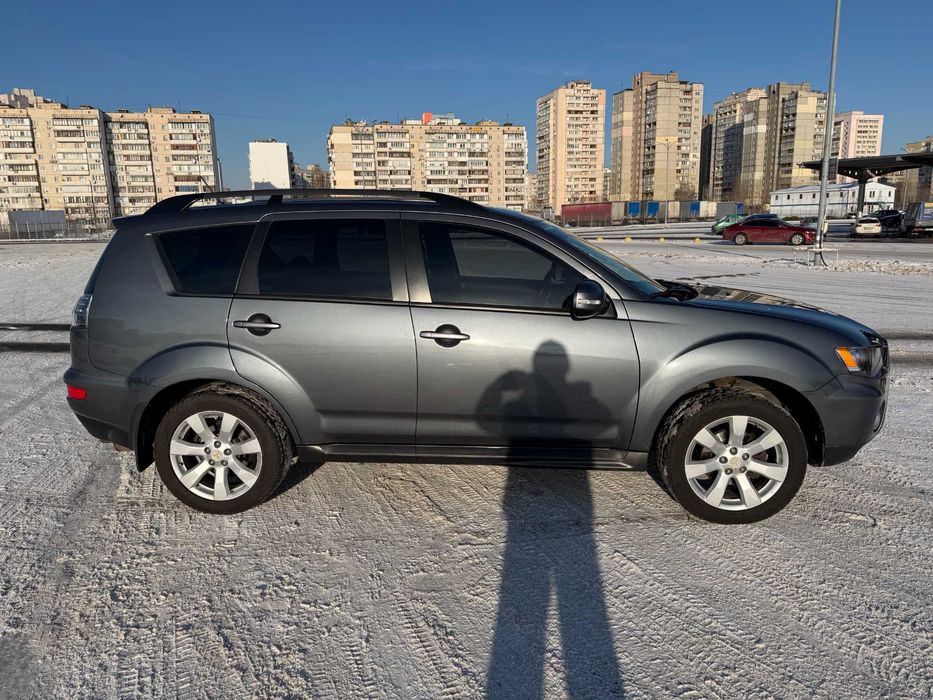 Mitsubishi Outlander XL 2012 2.4 бензин