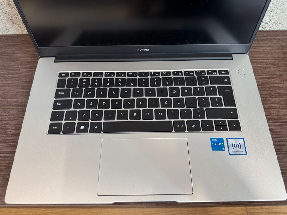 Sprzedam laptop Huawei MateBook D15