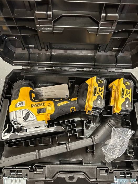 Dewalt DCS 335 лобзик акумуляторний