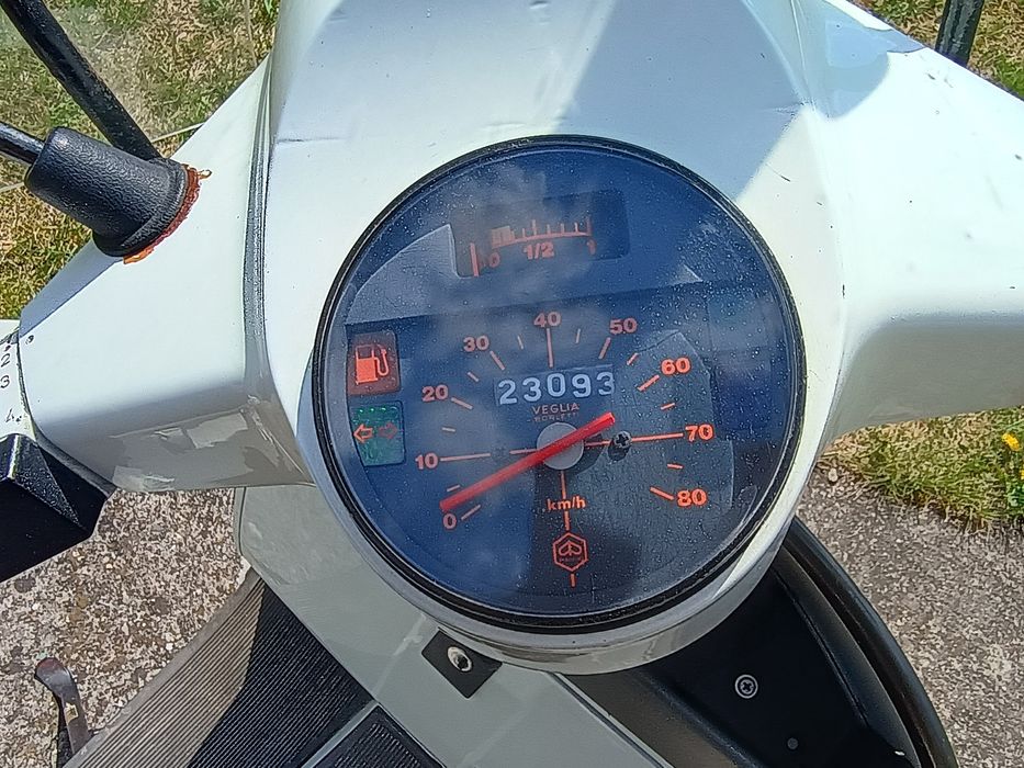 Skuter Vespa 50 XL z 85 roku