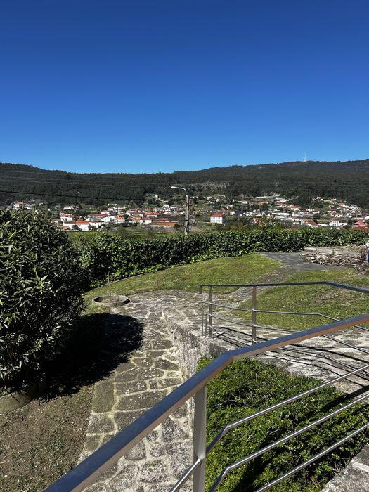Serviços de jardinagem e limpeza de espaços verdes