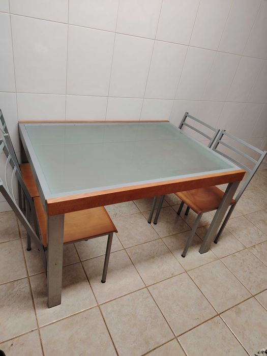 Mesa cozinha extensível + 4cadeiras