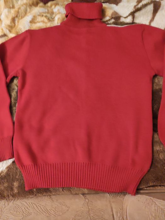 Продам свитер женский новый