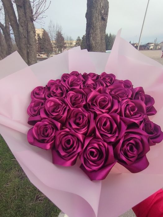 Нежные атласные розы , букетик