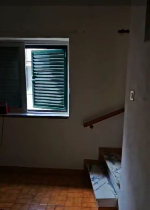 ALUGA-SE Moradia 500€ perto vila Góis 3 pisos  2 quartos  la