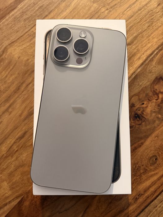 iPhone 15 Pro Max Titânio Natural 256GB - como novo e com garantia