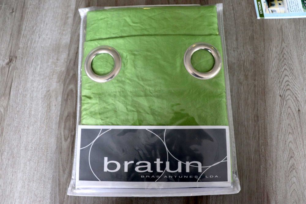 Cortinado Verde com Ilhós com 140x260cm