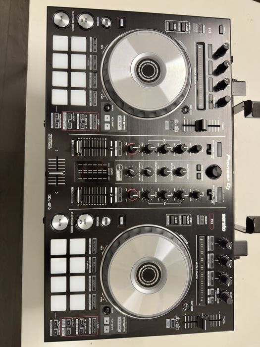 Vendo mesa de DJ Pioneer DDJ-SR2