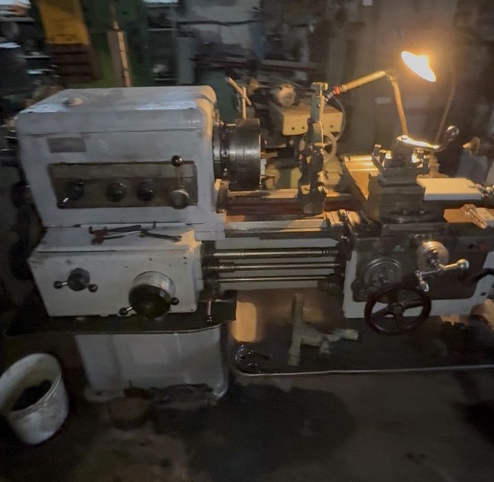 Токарный 1к625. Возле патрона 250 мм 1 сотка