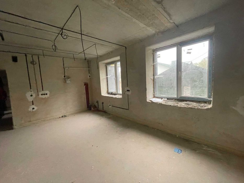 ПРОДАЮ 3-кімнатну квартиру (Глибока Долина 19)