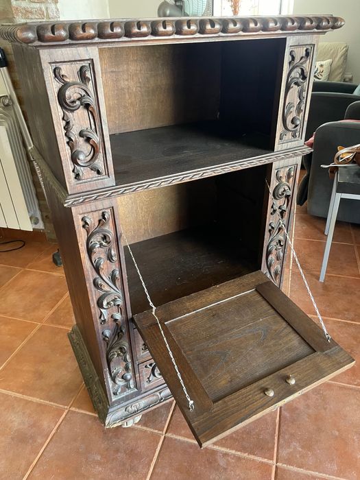 Móveis vintage em madeira com talha com charme e história