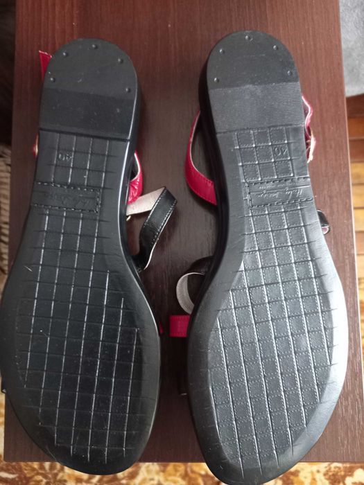 Босоніжки жіночі нові шкіряні