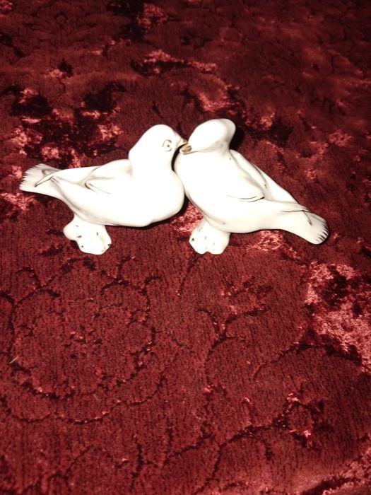 Фарфор периода СССР. Голубь и голубица.