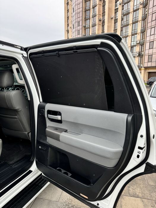 Toyota Sequoia 2014 ГАЗ/БЕНЗИН