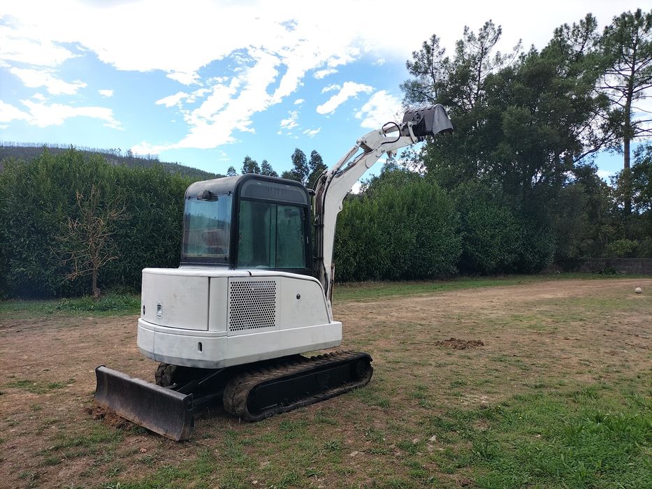 Mini giratória Bobcat 331