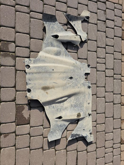 Захист заднього двигуна Tesla Model Y.