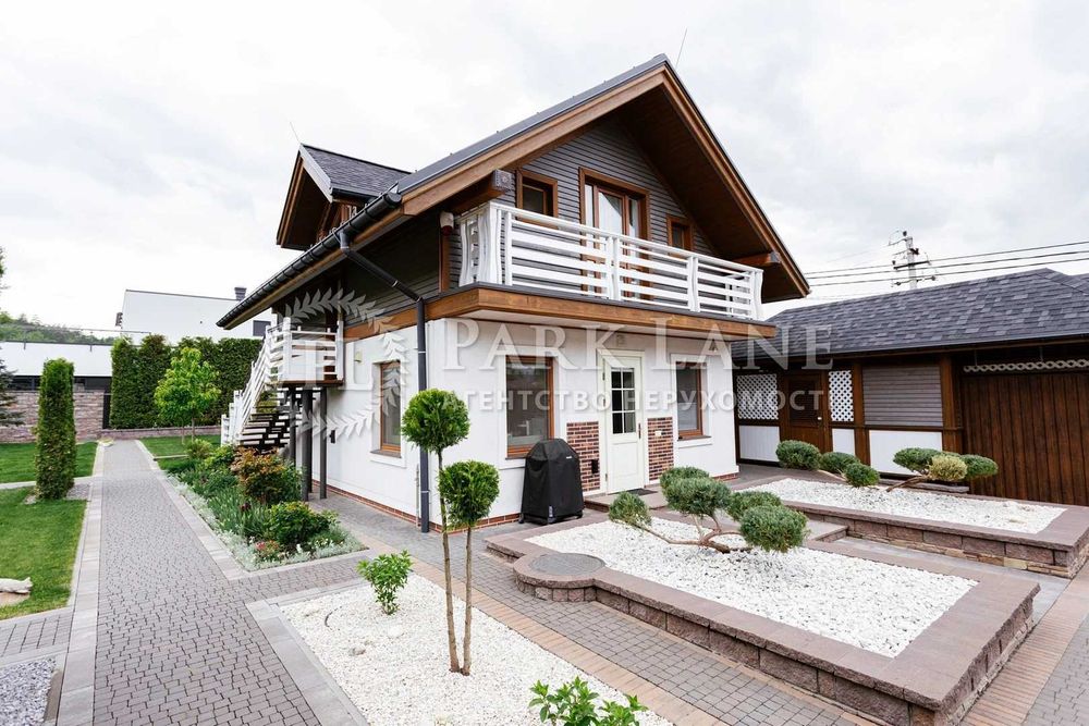 Продаж якісного будинку з просторою територією в Лісниках