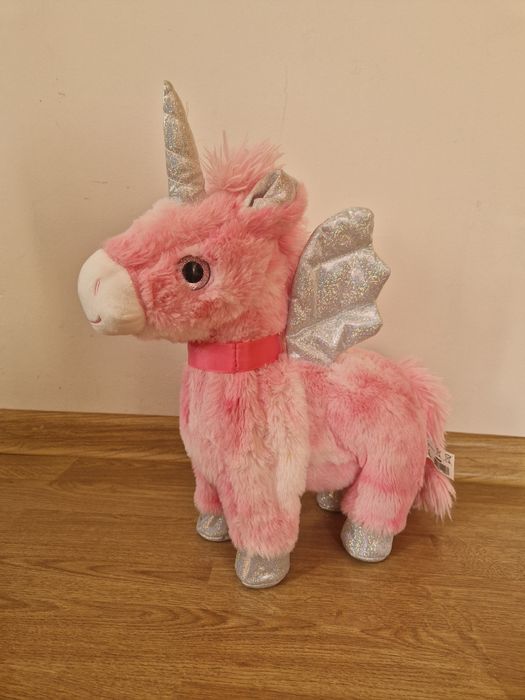 Duzy jednorożec - spiewa, macha ogonkiem, chodzi