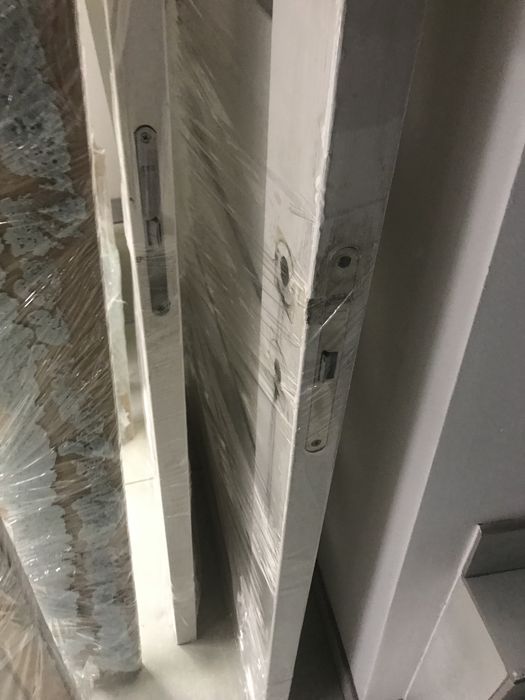 Двері у ванну кімнату