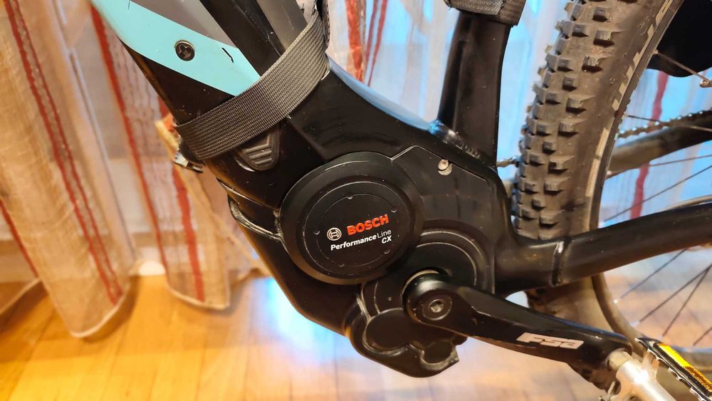 E-Bike BTT Cube 27.5" | Motor Bosch, Autonomia 60km (Excelente estado)