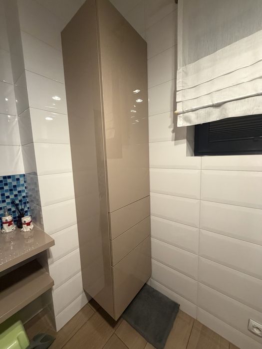 szafka wisząca łazienkowa lakierowana