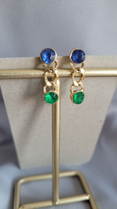 Kolczyki sztyfty w kolorze złotym z oczkami biżuteria sztuczna