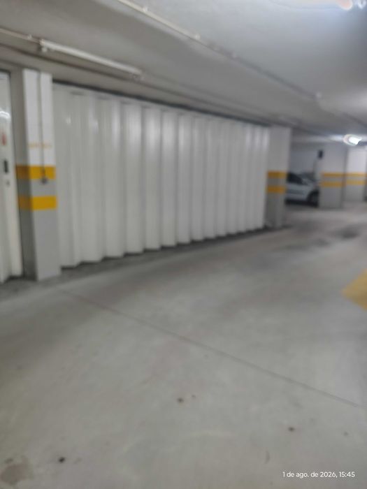 Garagem Fechada 37 m² – 2 Carros com Saída Independente – Vermoim Maia
