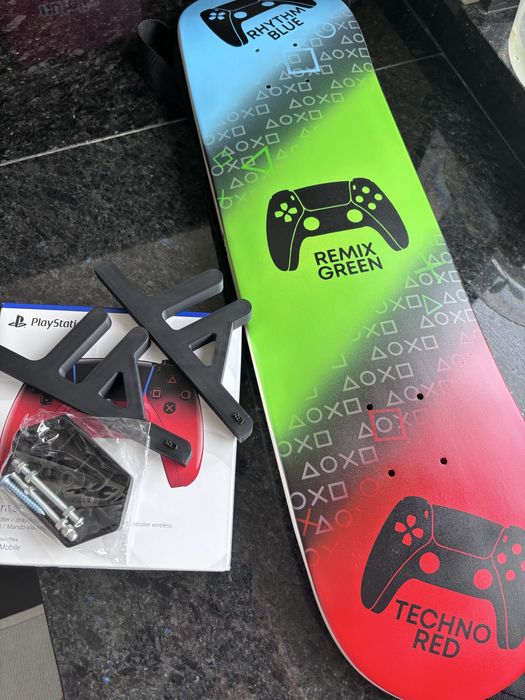 PS5 1TB + jogo FC26 + dual sense + skate com supoete novo em caixa