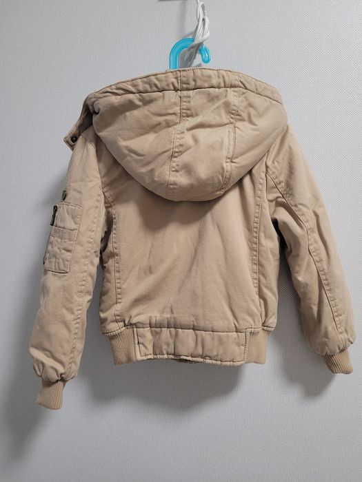 Тепла укорочена куртка на шутряній штучній підкладці з 4 років