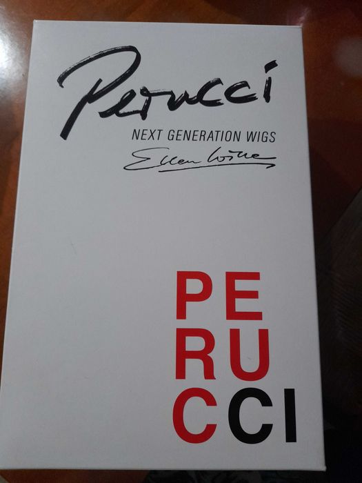 Peruca nova, castanho