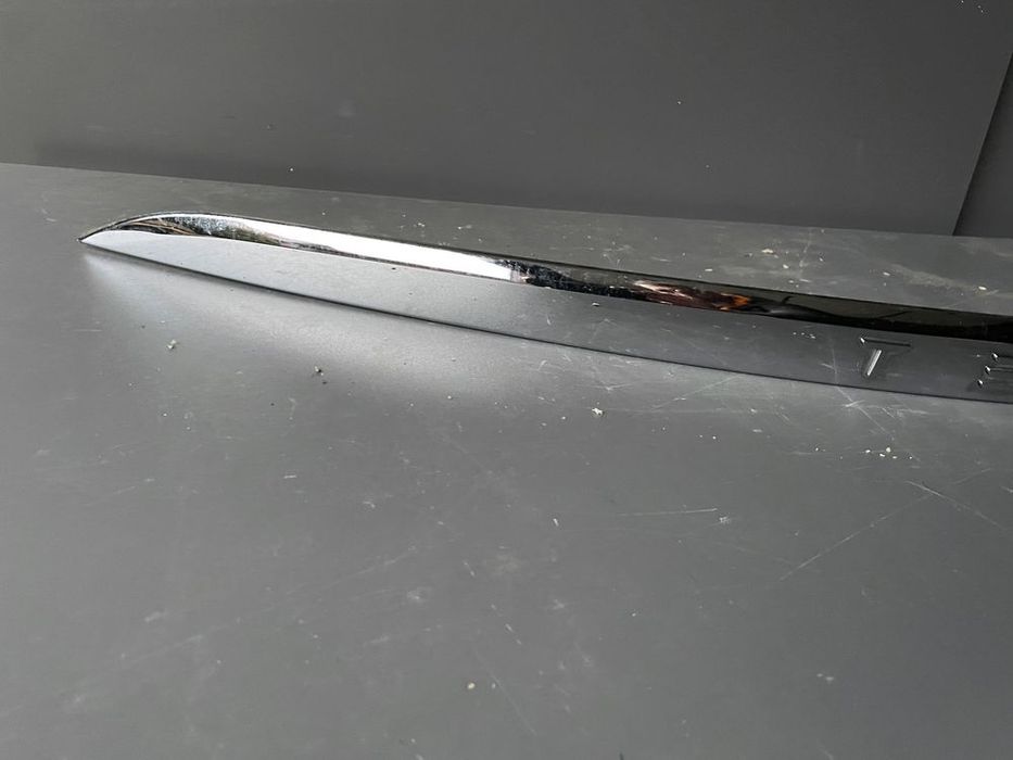 listwa w klapę tesla model x listwa klapy tył chrom klap[y tesla x
