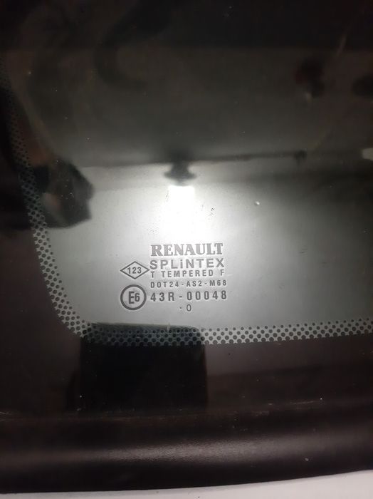 Скло заднє глухе, форточка Renault Scenic 1